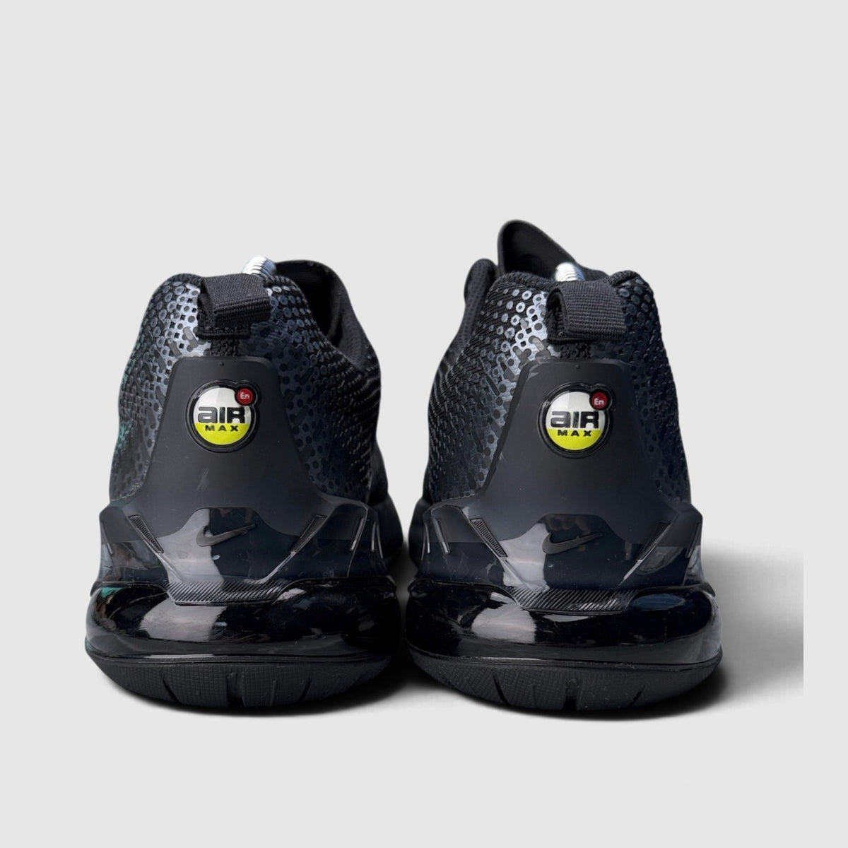 Nike Air Max Phoenix, buty sportowe damskie w bardzo dobrym stanie rozmiar 38, widok z tyłu