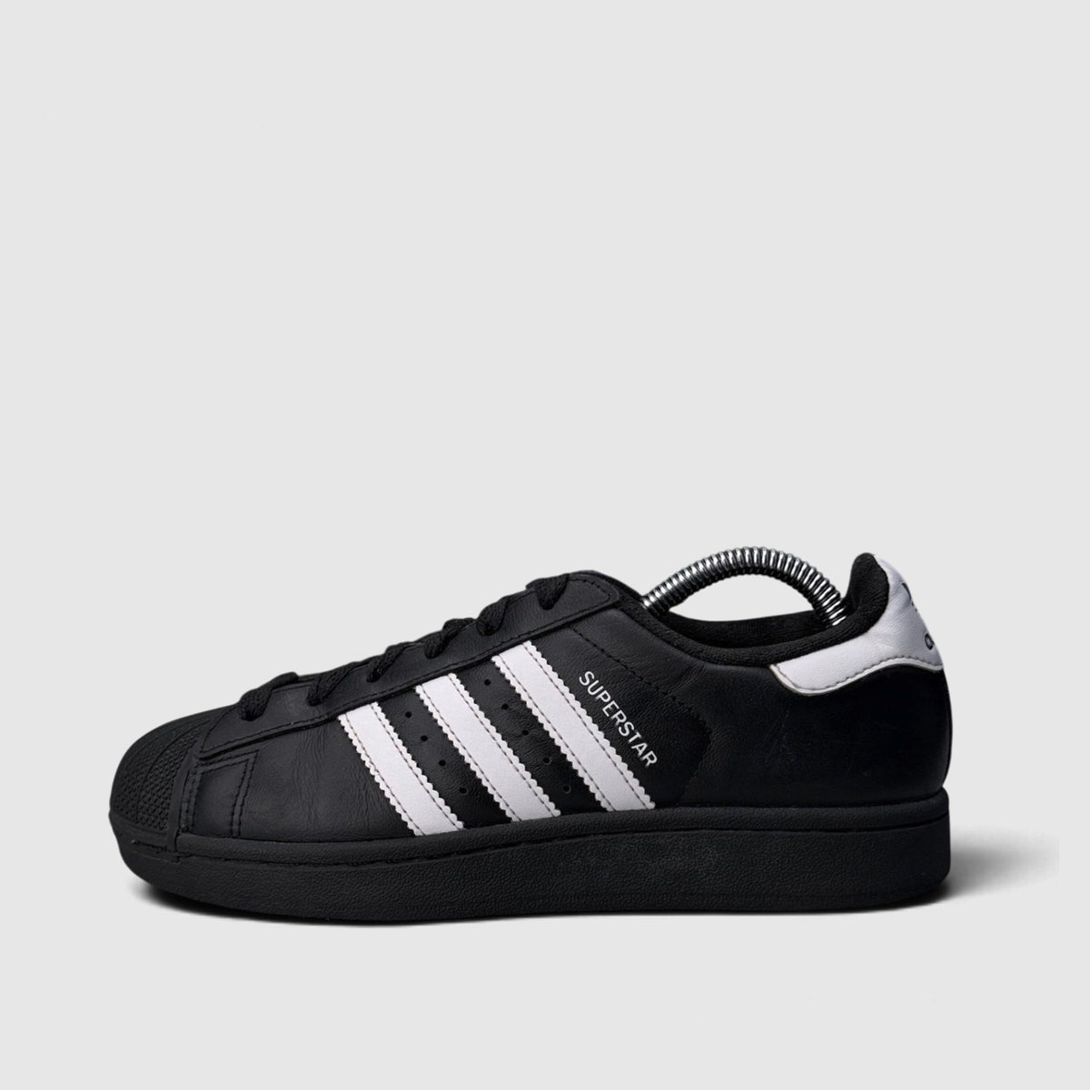 Adidas Superstar II Black White, buty sportowe damskie w bardzo dobrym stanie rozmiar 37 1/3, boczny profil, lewa strona
