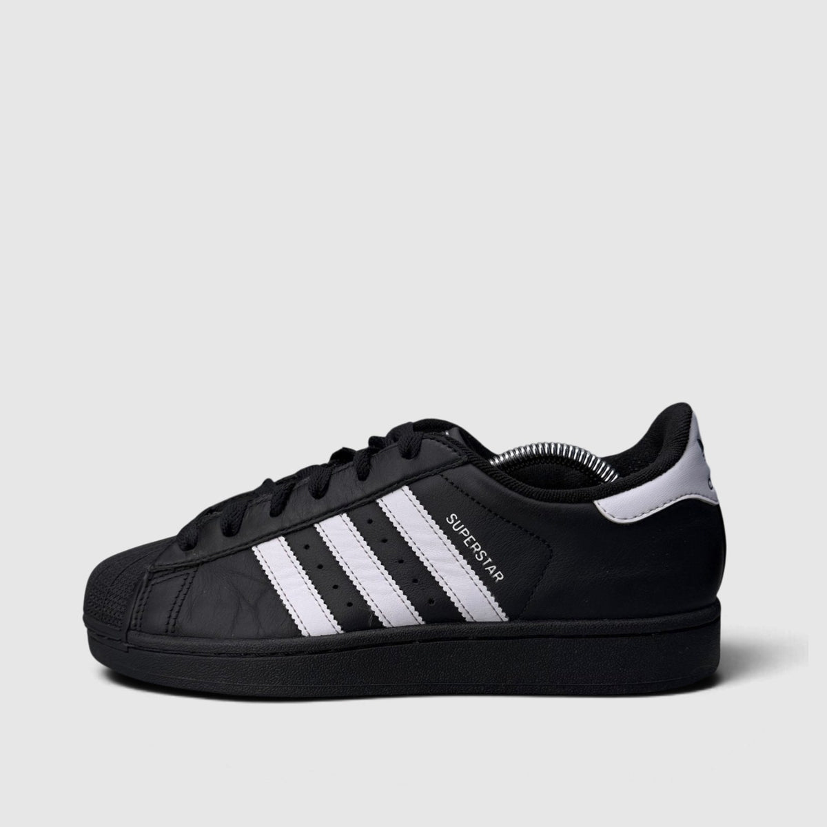 Adidas Superstar II Black White, buty sportowe damskie w bardzo dobrym stanie rozmiar 39 1/3, boczny profil, lewa strona