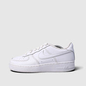 Nike Air Force 1 Low Triple White, buty sportowe damskie w bardzo dobrym stanie rozmiar 39, boczny profil, lewa strona