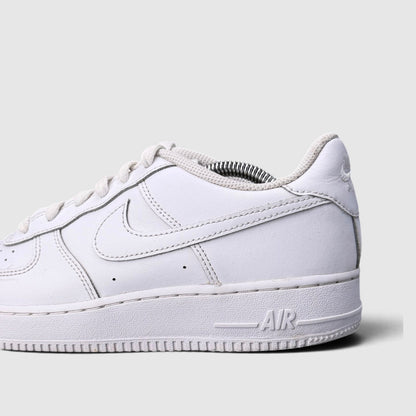 Nike Air Force 1 Low Triple White, buty sportowe damskie w bardzo dobrym stanie rozmiar 39, detal