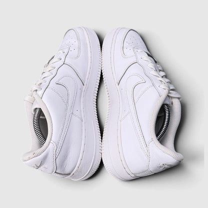 Nike Air Force 1 Low Triple White, buty sportowe damskie w bardzo dobrym stanie rozmiar 39, widok z góry
