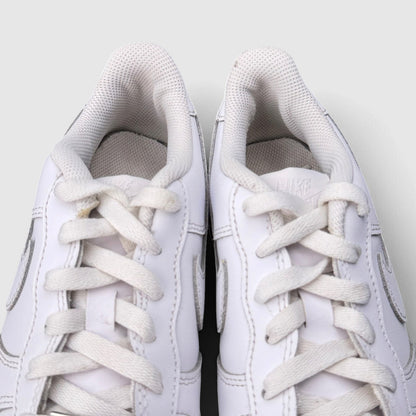 Nike Air Force 1 Low Triple White, buty sportowe damskie w bardzo dobrym stanie rozmiar 39, detal