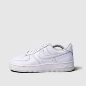 Nike Air Force 1 Low Triple White, buty sportowe damskie w bardzo dobrym stanie rozmiar 38, boczny profil, lewa strona