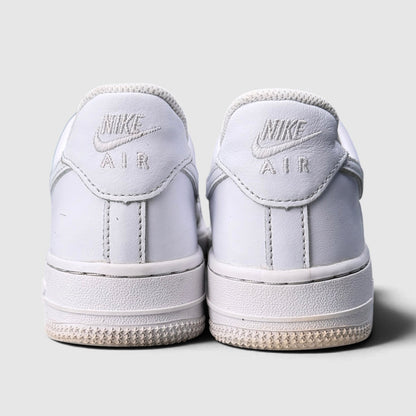 Nike Air Force 1 Low Triple White, buty sportowe damskie w bardzo dobrym stanie rozmiar 38, widok z tyłu