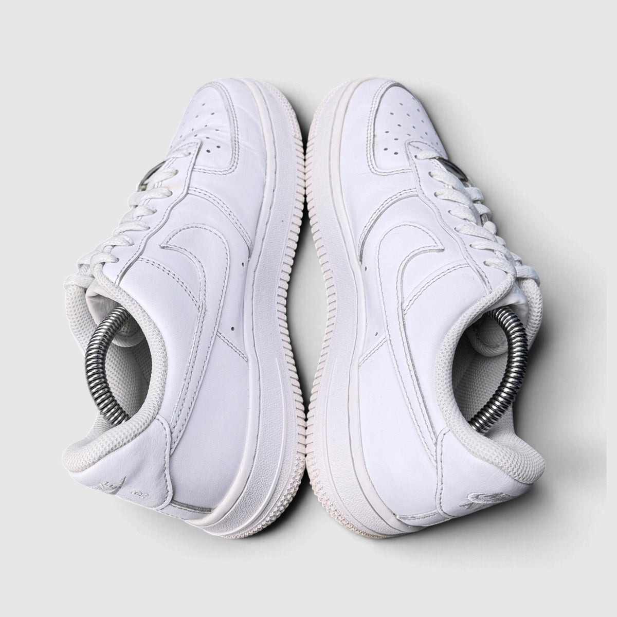 Nike Air Force 1 Low Triple White, buty sportowe damskie w bardzo dobrym stanie rozmiar 38, widok z góry
