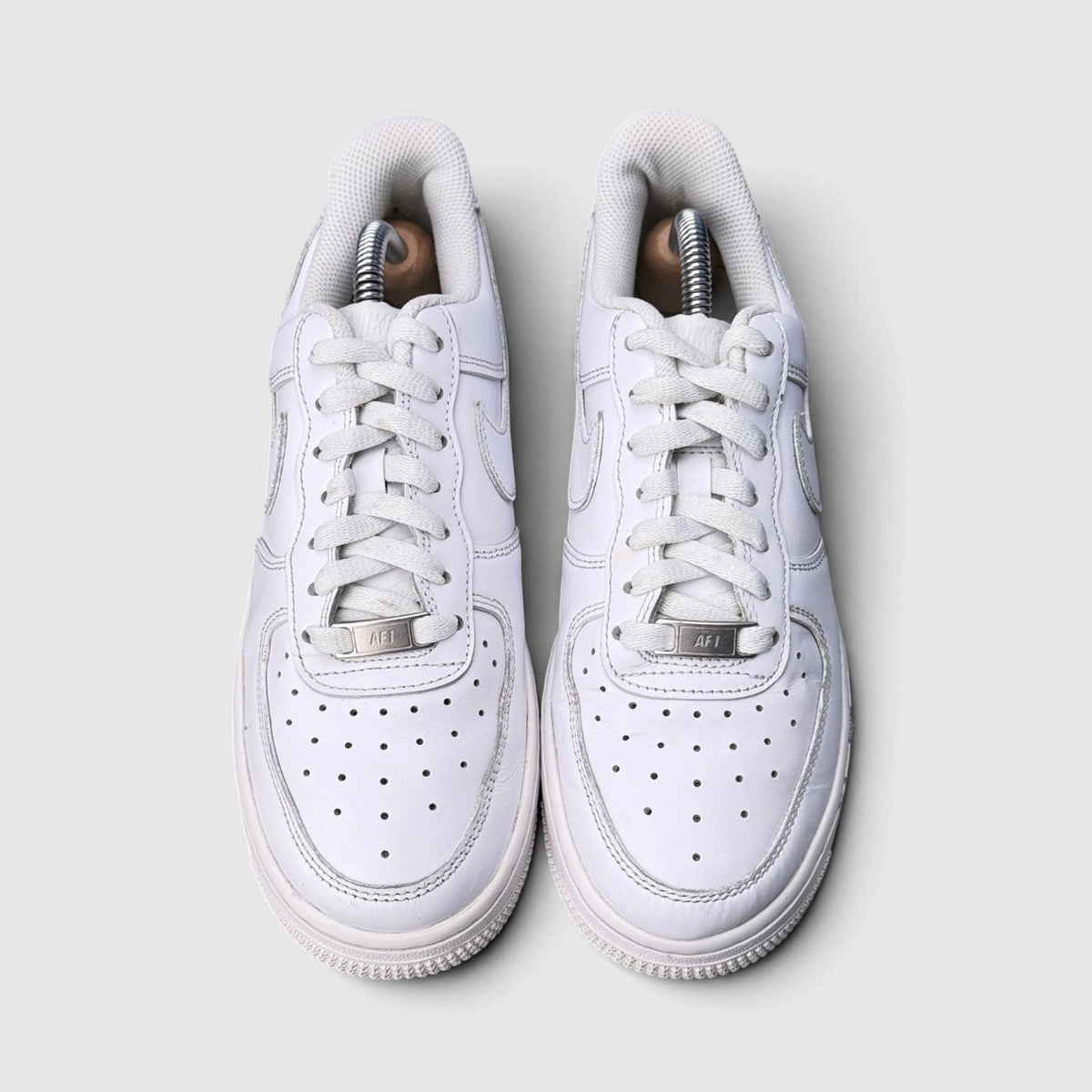 Nike Air Force 1 Low Triple White, buty sportowe damskie w bardzo dobrym stanie rozmiar 38, widok z góry