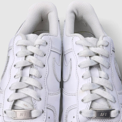 Nike Air Force 1 Low Triple White, buty sportowe damskie w bardzo dobrym stanie rozmiar 38, detal