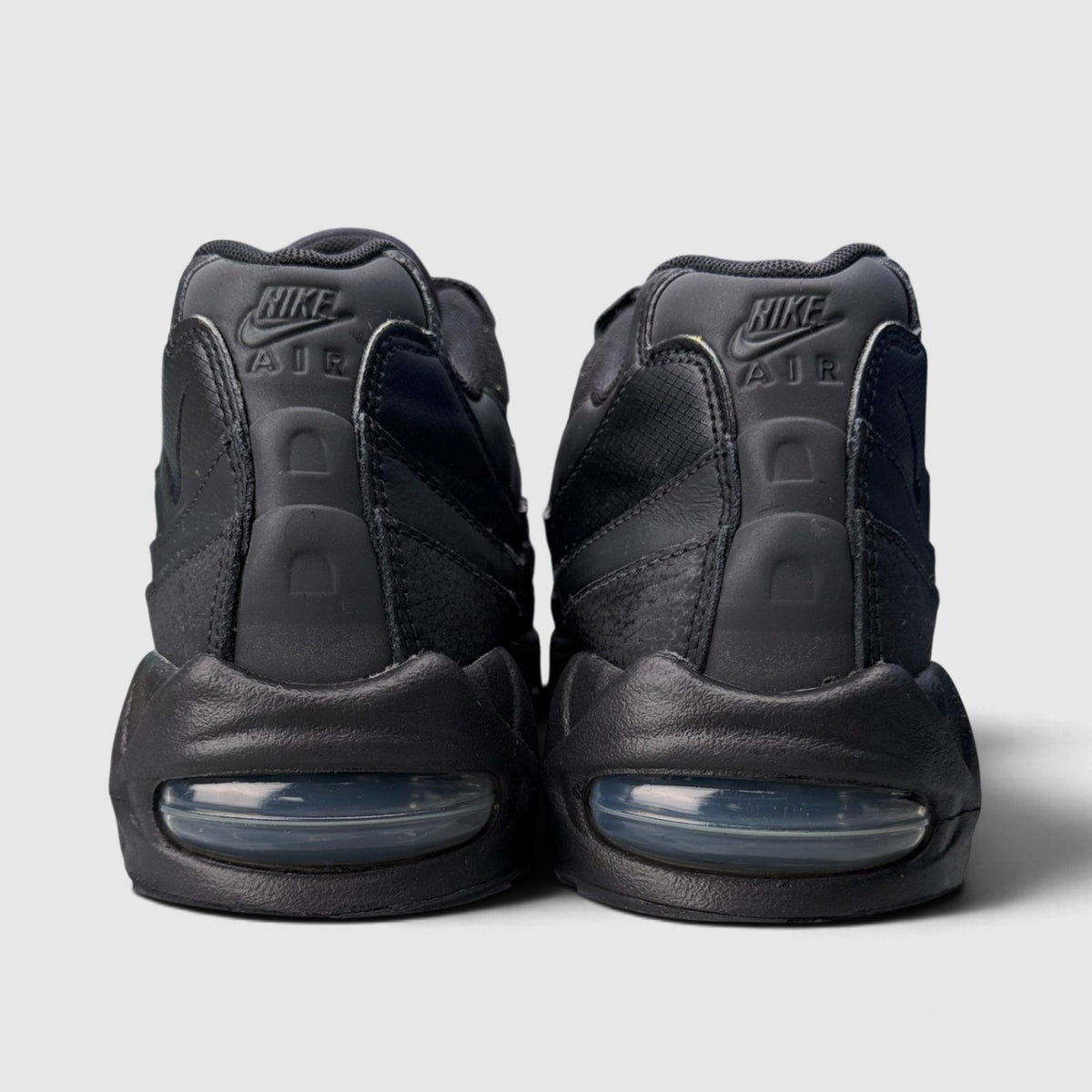Nike Air Max 95 OG Black, buty sportowe męskie w bardzo dobrym stanie rozmiar 45, widok z tyłu