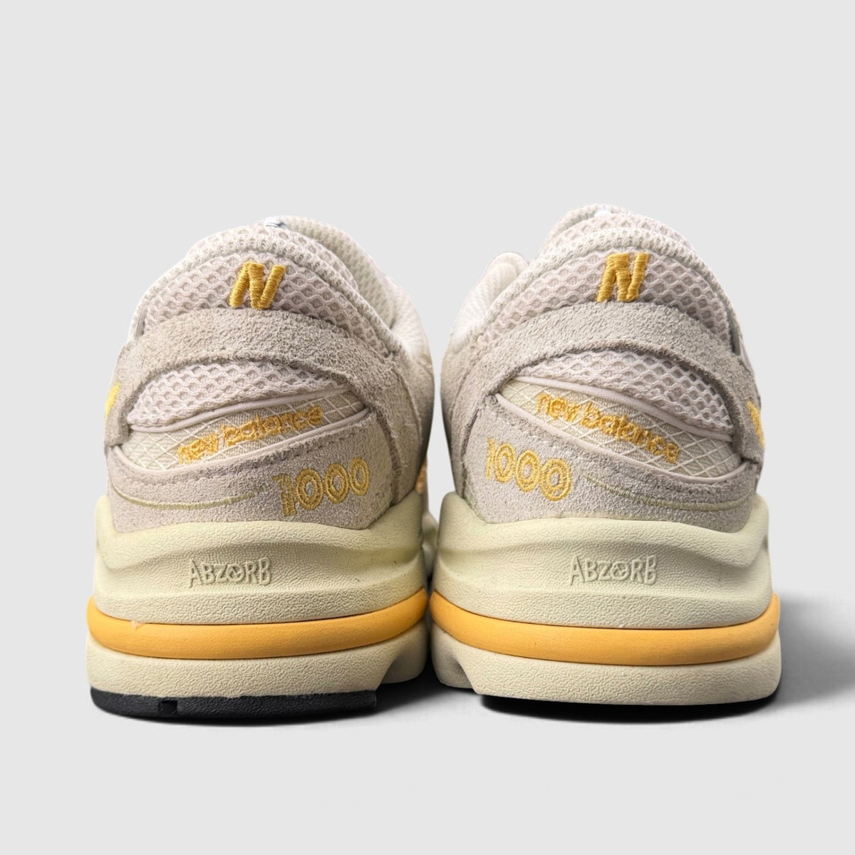 New Balance 1000, buty sportowe damskie w bardzo dobrym stanie rozmiar 36, widok z tyłu