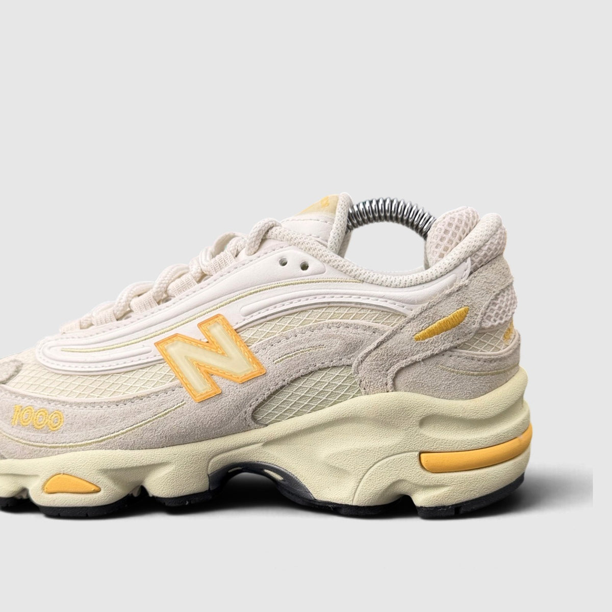 New Balance 1000, buty sportowe damskie w bardzo dobrym stanie rozmiar 36, boczny profil, lewa strona