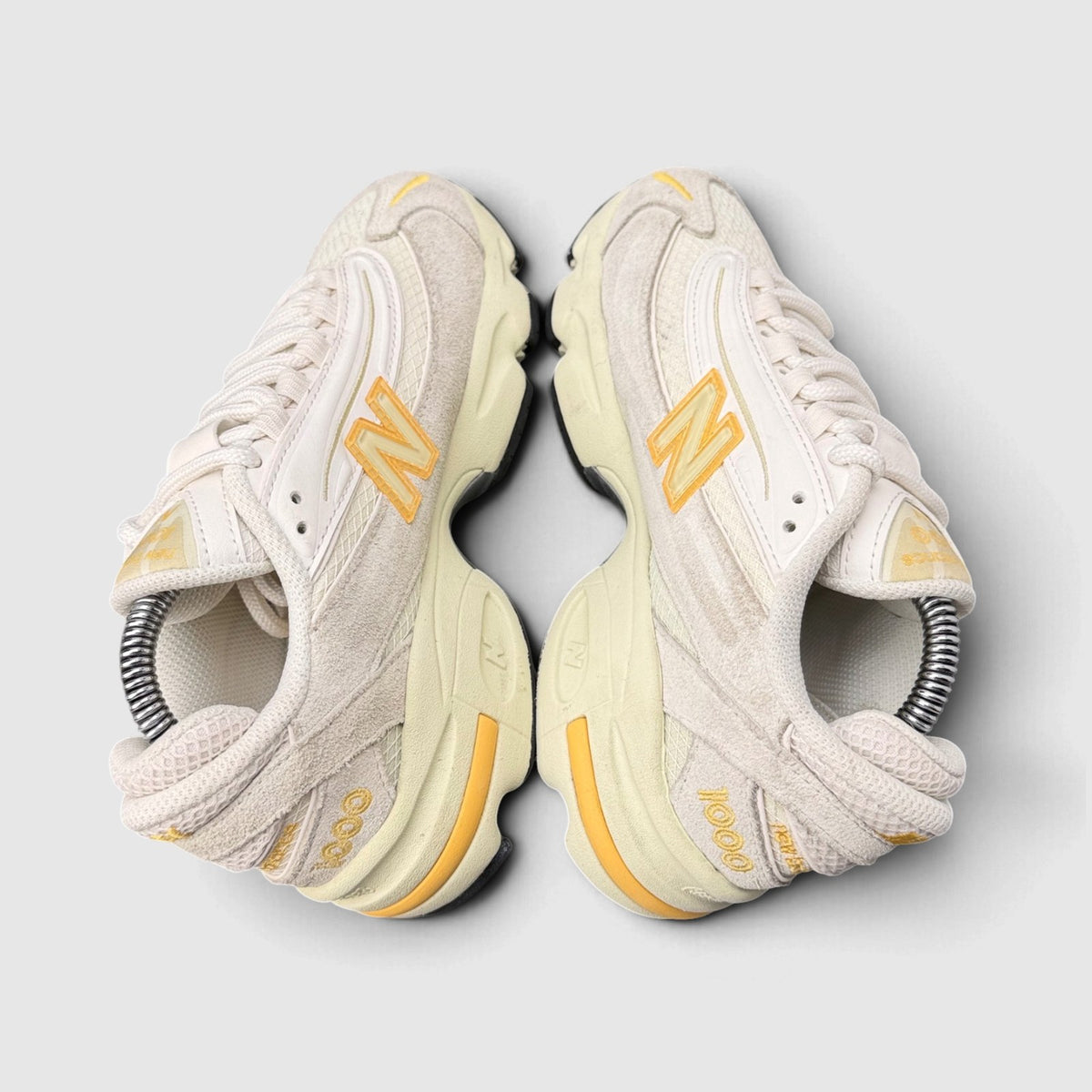 New Balance 1000, buty sportowe damskie w bardzo dobrym stanie rozmiar 36, widok z góry