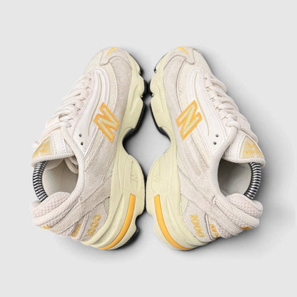 New Balance 1000, buty sportowe damskie w bardzo dobrym stanie rozmiar 36, widok z góry