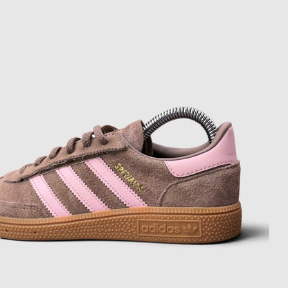 Adidas Handball Spezial, buty sportowe dziecięce w bardzo dobrym stanie rozmiar 33, boczny profil, prawa strona