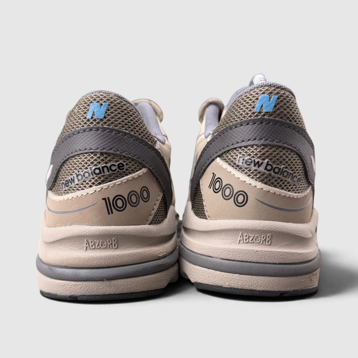 New Balance 1000, buty sportowe damskie w bardzo dobrym stanie rozmiar 37, widok z tyłu