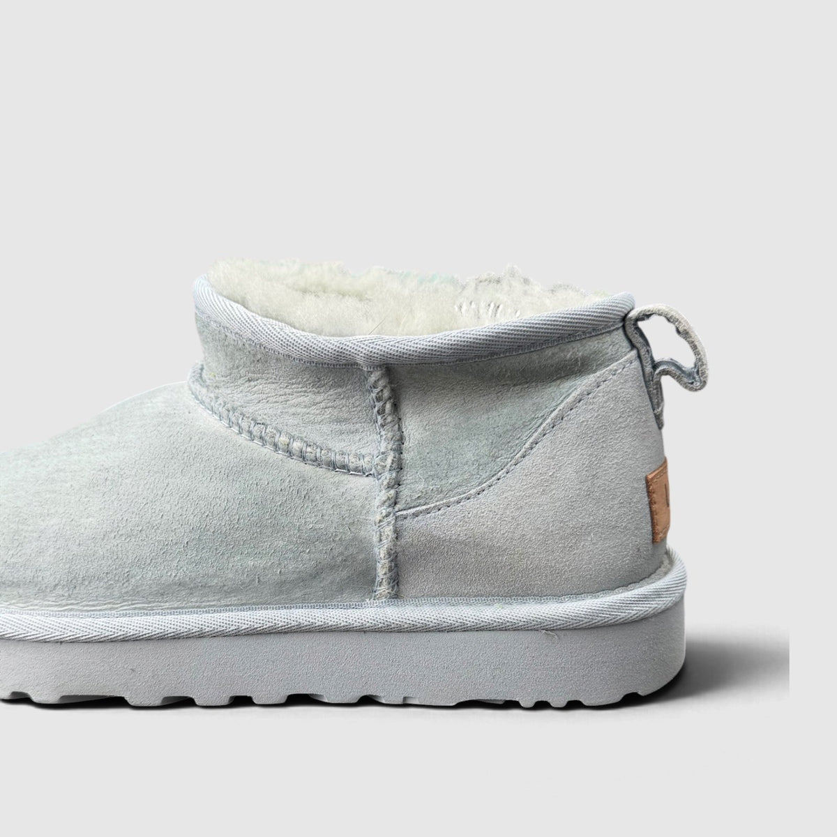 UGG CLASSIC SHORT, śniegowce damskie w bardzo dobrym stanie rozmiar 38, boczny profil, lewa strona