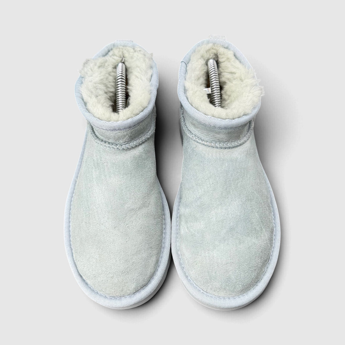 UGG CLASSIC SHORT, śniegowce damskie w bardzo dobrym stanie rozmiar 38, widok z przodu