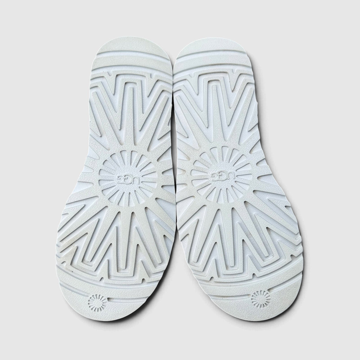 UGG CLASSIC SHORT, śniegowce damskie w bardzo dobrym stanie rozmiar 38, podeszwa