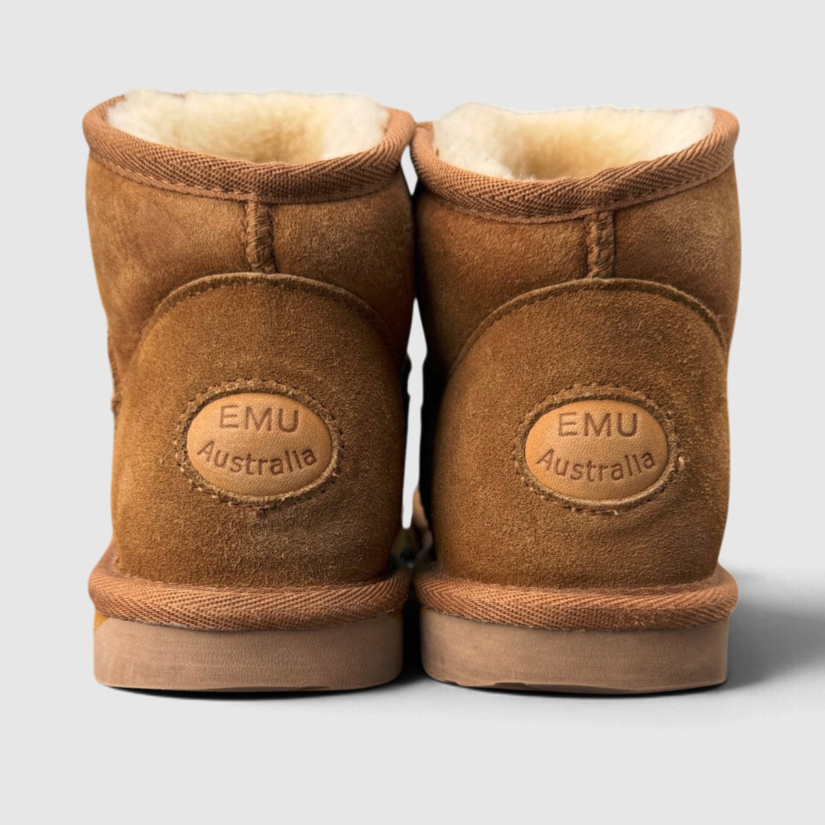 UGG Classic, śniegowce damskie w bardzo dobrym stanie rozmiar 38, widok z tyłu