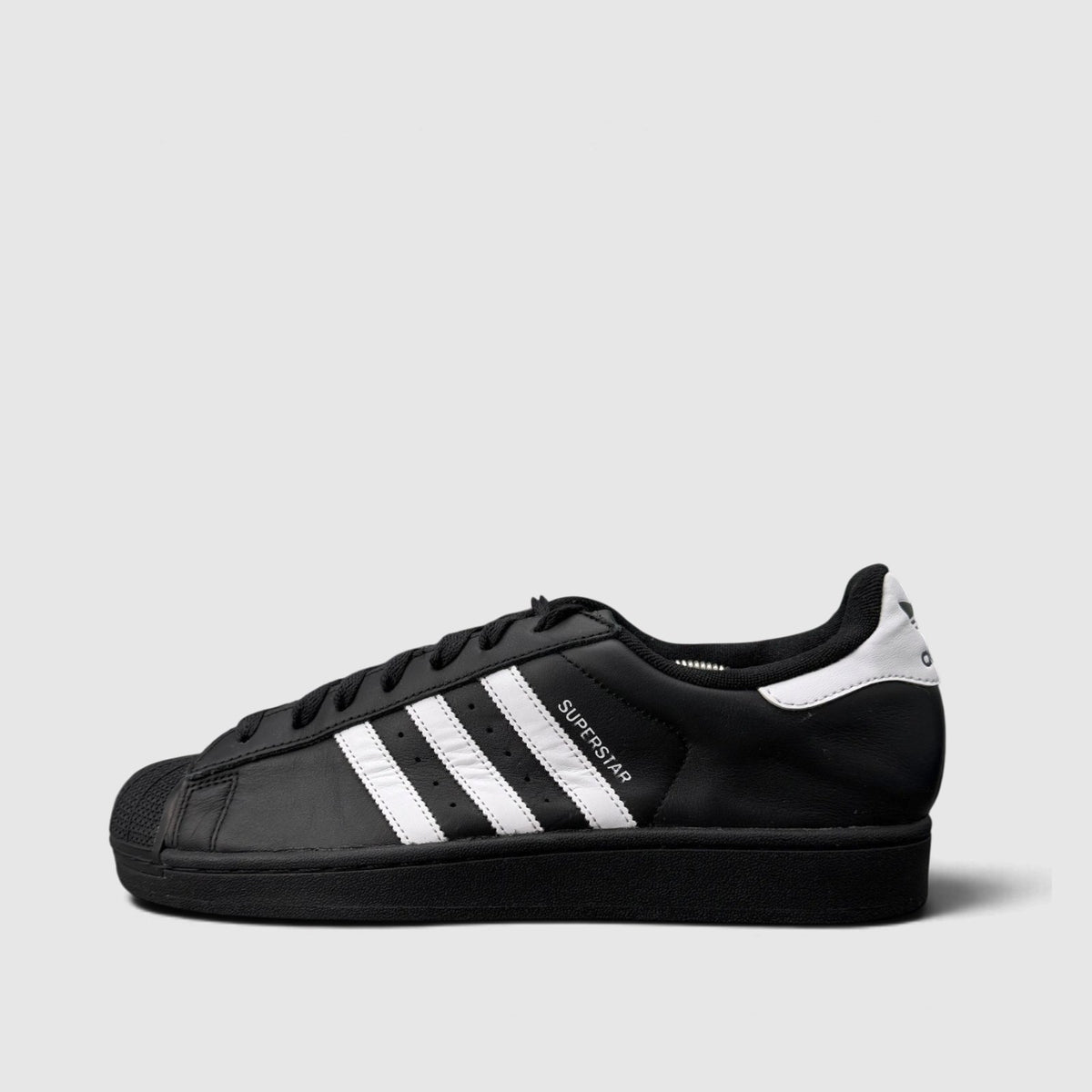 Adidas Superstar II Black White, buty sportowe męskie w bardzo dobrym stanie rozmiar 44 2/3, boczny profil, lewa strona