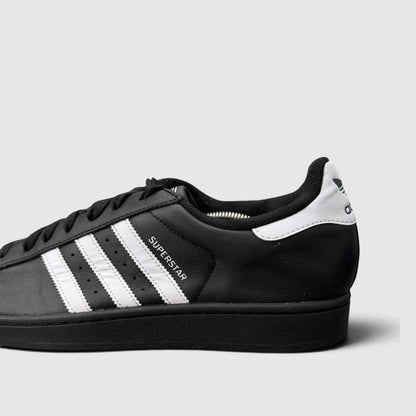 Adidas Superstar II Black White, buty sportowe męskie w bardzo dobrym stanie rozmiar 44 2/3, boczny profil, lewa strona