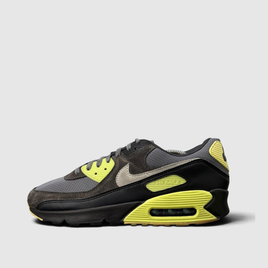 Nike Air Max 90, buty sportowe męskie w bardzo dobrym stanie rozmiar 44, boczny profil, lewa strona