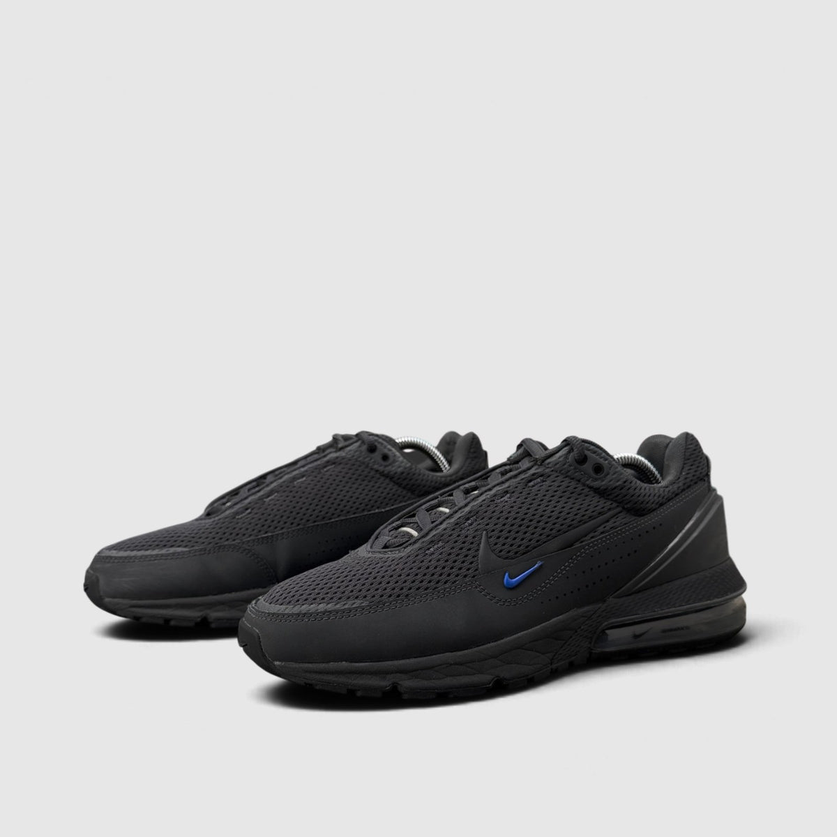 Nike Air Max Alpha Trainer 6 Black/White, buty sportowe męskie w bardzo dobrym stanie rozmiar 43, para butów