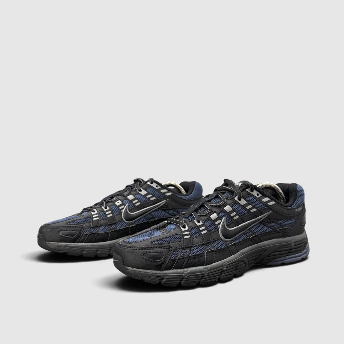 Nike P-6000, buty sportowe męskie w bardzo dobrym stanie rozmiar 42, para butów