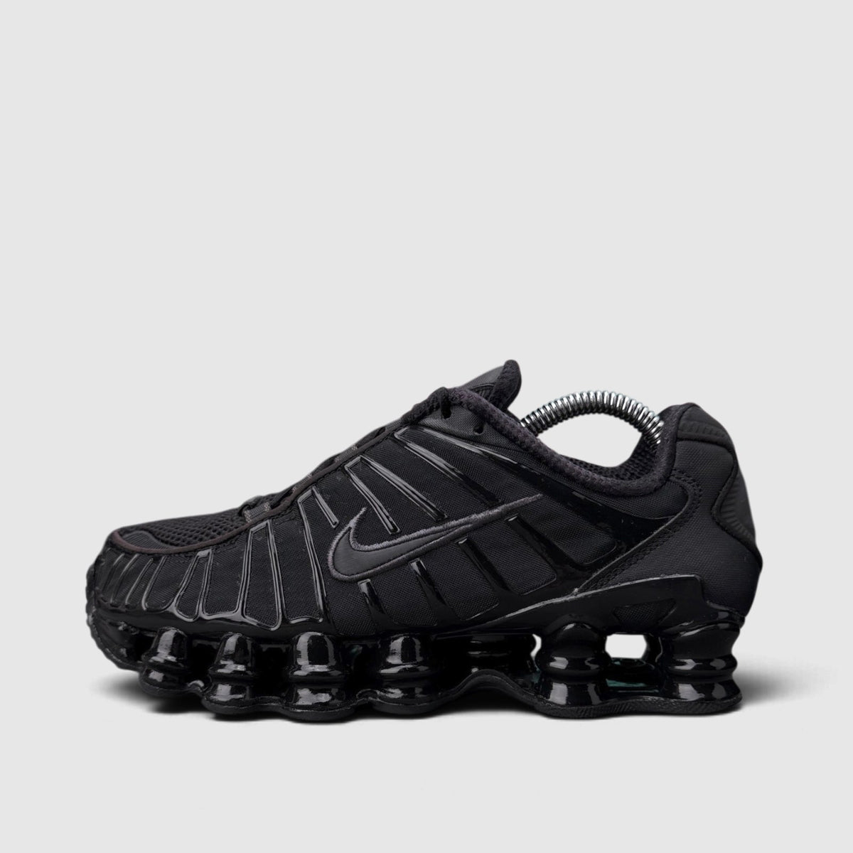 Nike Shox TL Triple Black, buty sportowe damskie w bardzo dobrym stanie rozmiar 37.5, boczny profil, lewa strona