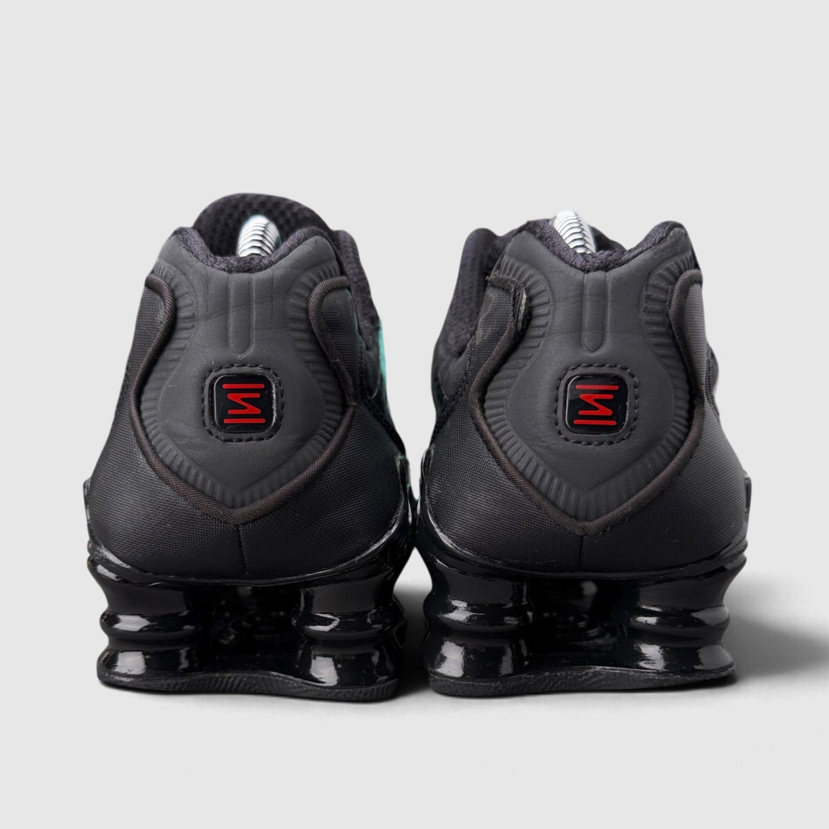 Nike Shox TL Triple Black, buty sportowe damskie w bardzo dobrym stanie rozmiar 37.5, widok z tyłu