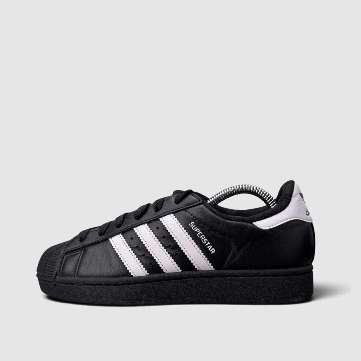 Adidas Superstar II Black White, buty sportowe damskie w bardzo dobrym stanie rozmiar 37 1/3, boczny profil, lewa strona