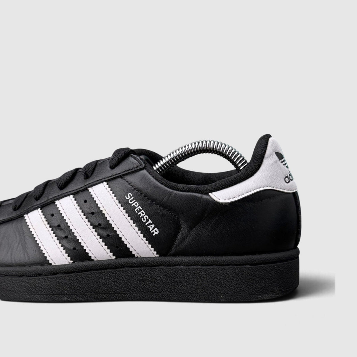 Adidas Superstar II Black White, buty sportowe damskie w bardzo dobrym stanie rozmiar 37 1/3, boczny profil, lewa strona