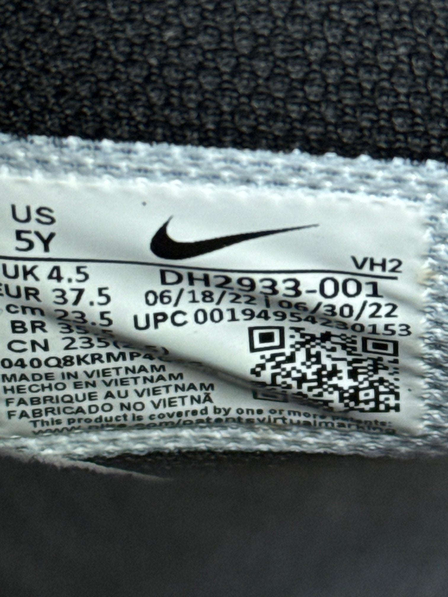 Nike Air Force 1 Mid Triple Black — buty sportowe damskie w bardzo dobrym stanie rozmiar 37.5, boczny profil