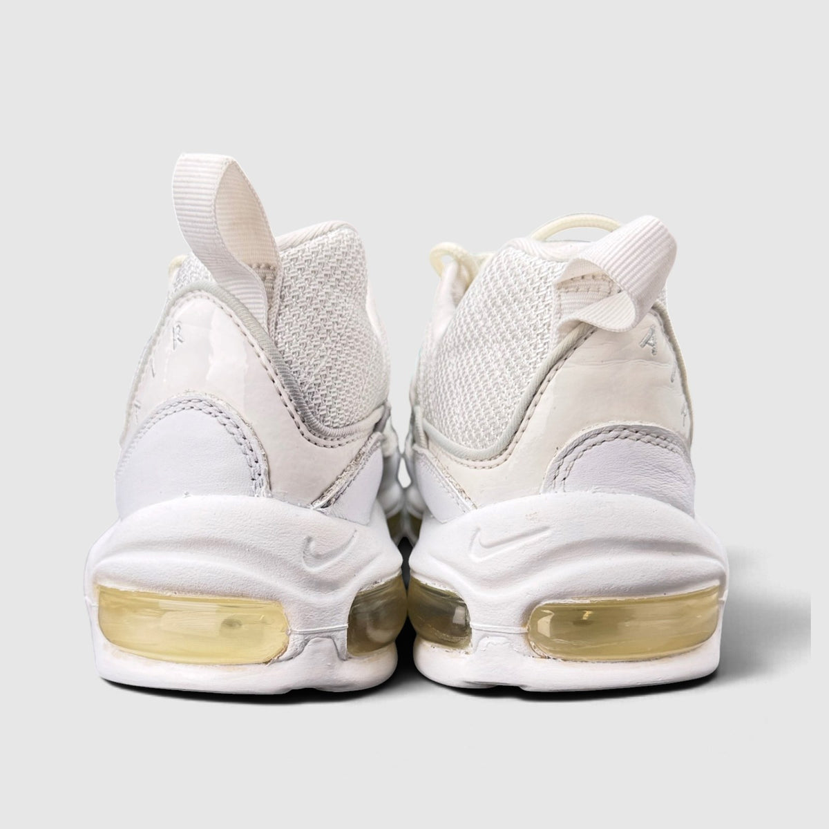 Nike Air Max 98 Triple White, buty sportowe męskie w bardzo dobrym stanie rozmiar 43, widok z tyłu