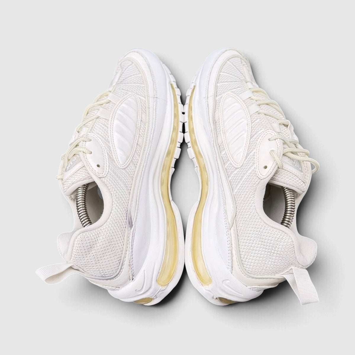Nike Air Max 98 Triple White, buty sportowe męskie w bardzo dobrym stanie rozmiar 43, widok z góry