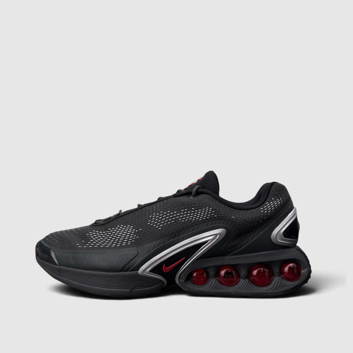 Nike Air Max Dn, buty sportowe męskie w bardzo dobrym stanie rozmiar 46, boczny profil, lewa strona