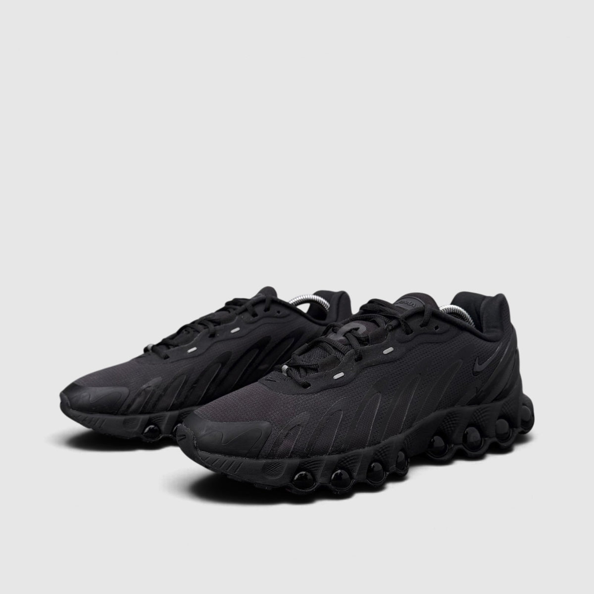 Nike Air Max DN8 Triple Black, buty sportowe męskie w bardzo dobrym stanie rozmiar 42.5, para butów