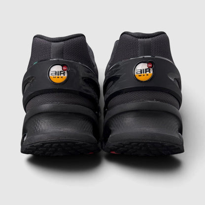 Nike Air Max DN8 Triple Black, buty sportowe męskie w bardzo dobrym stanie rozmiar 42.5, widok z tyłu