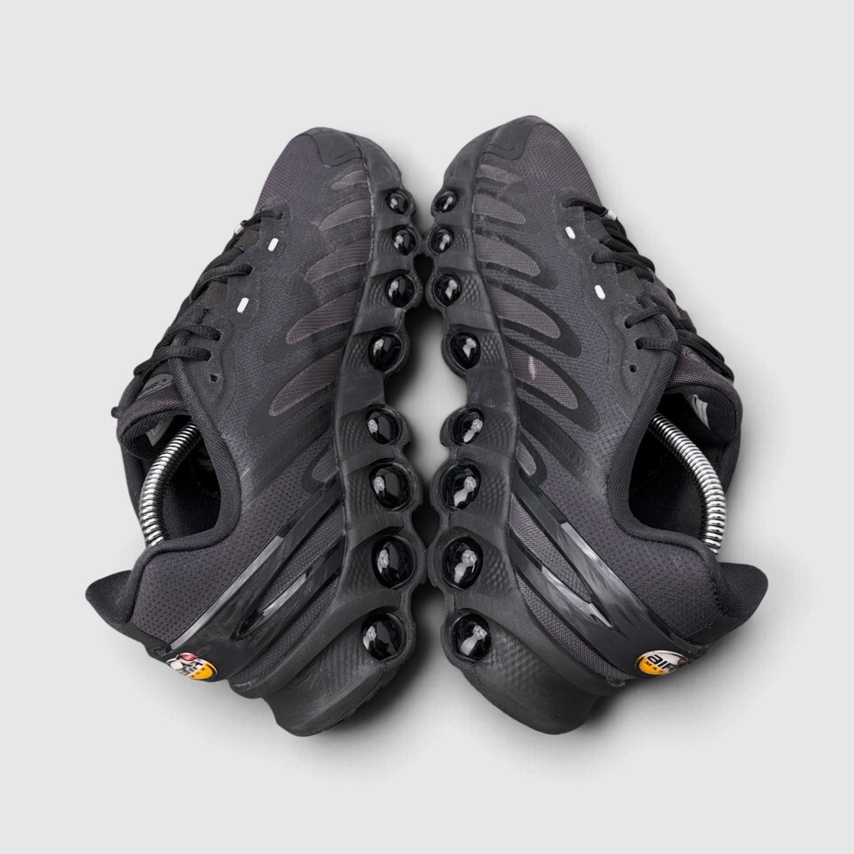 Nike Air Max DN8 Triple Black, buty sportowe męskie w bardzo dobrym stanie rozmiar 42.5, widok z góry