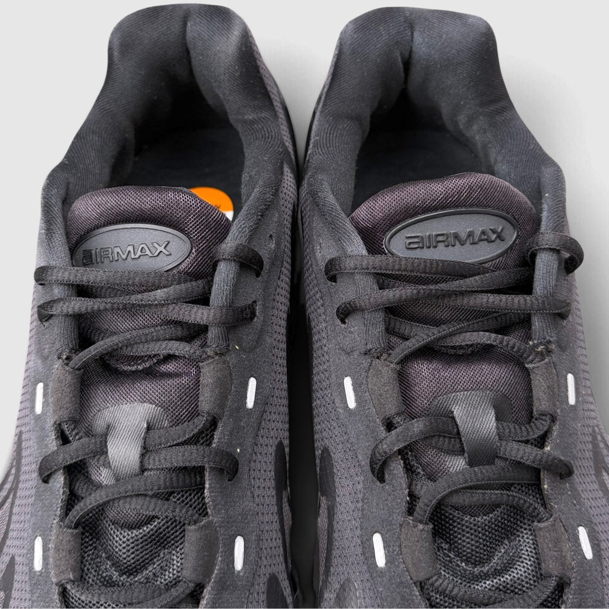 Nike Air Max DN8 Triple Black, buty sportowe męskie w bardzo dobrym stanie rozmiar 42.5, widok z góry