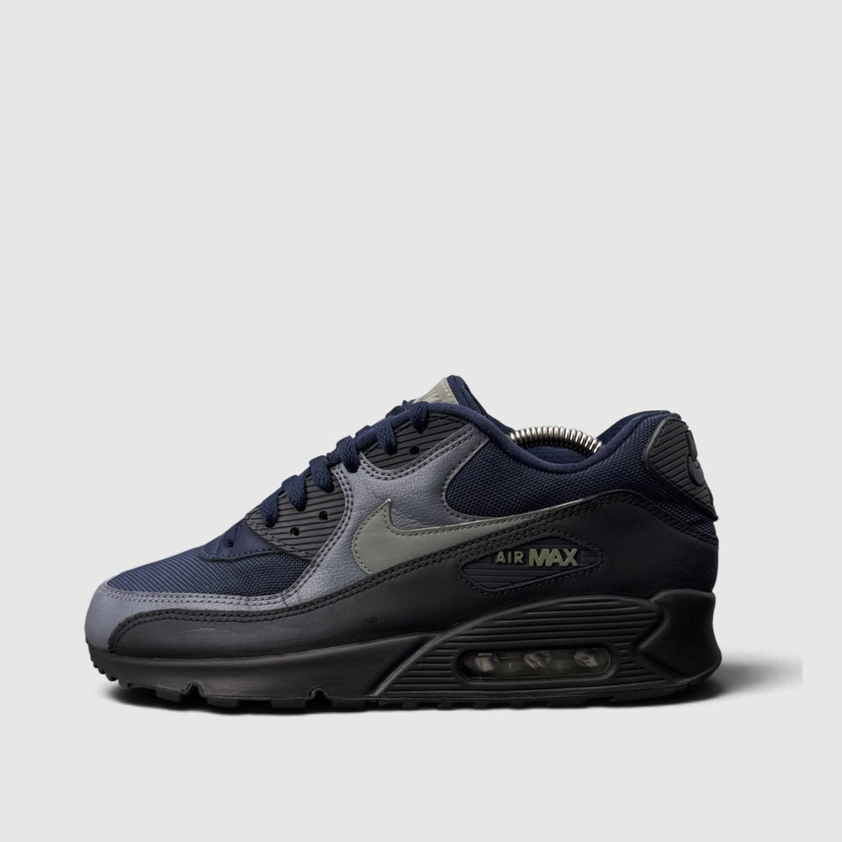Nike Air Max 90, buty sportowe męskie w bardzo dobrym stanie rozmiar 41, boczny profil, lewa strona