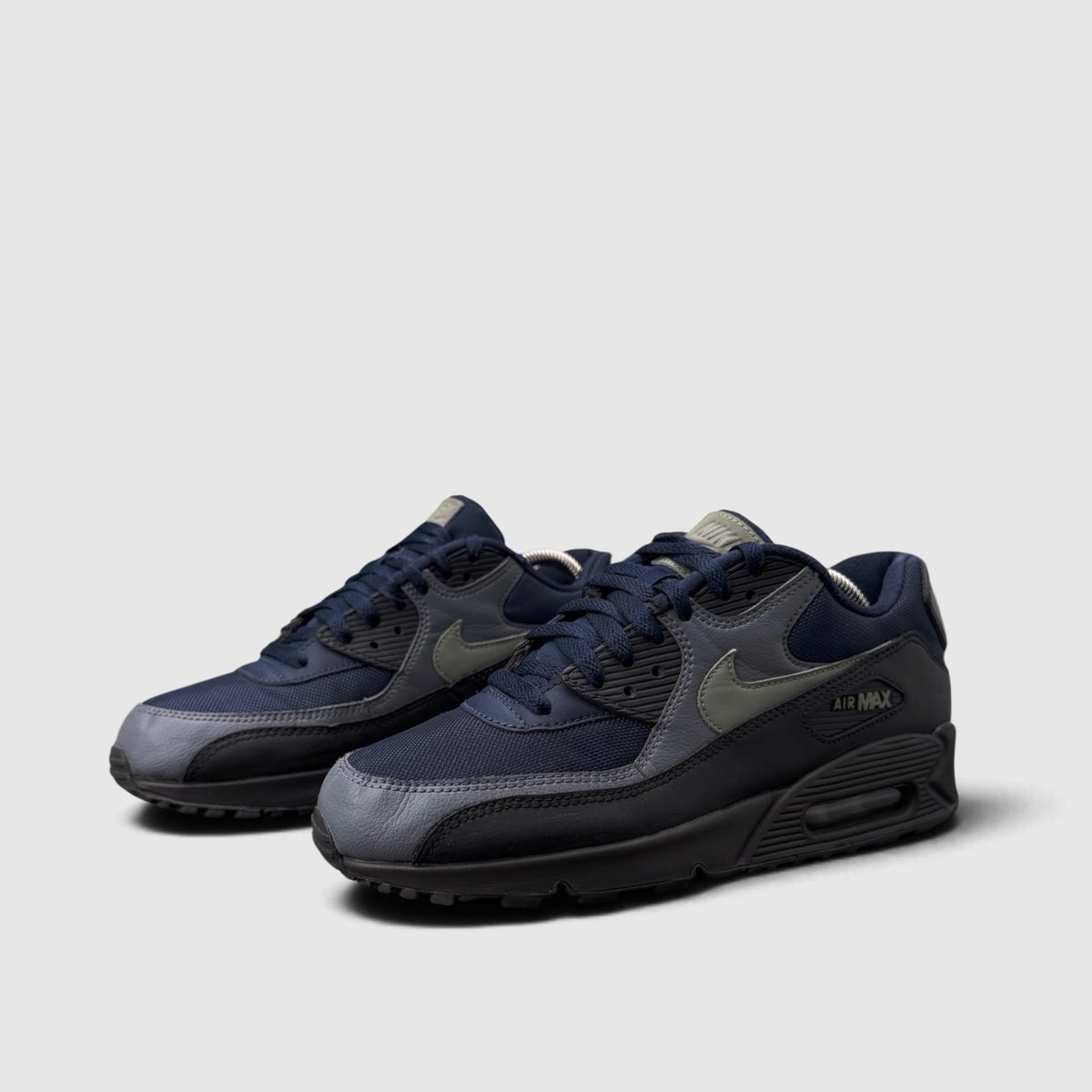 Nike Air Max 90, buty sportowe męskie w bardzo dobrym stanie rozmiar 41, para butów