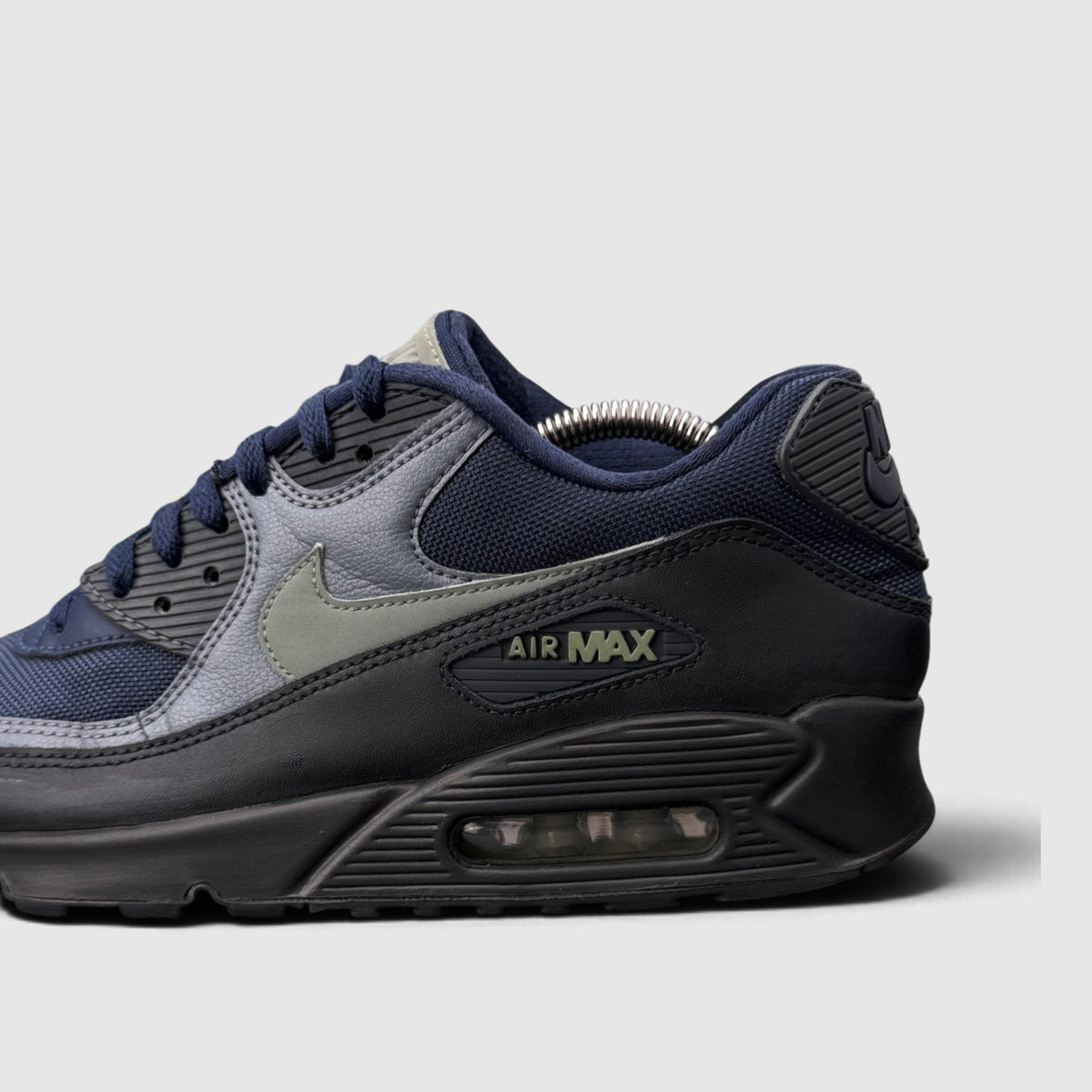 Nike Air Max 90, buty sportowe męskie w bardzo dobrym stanie rozmiar 41, boczny profil, lewa strona
