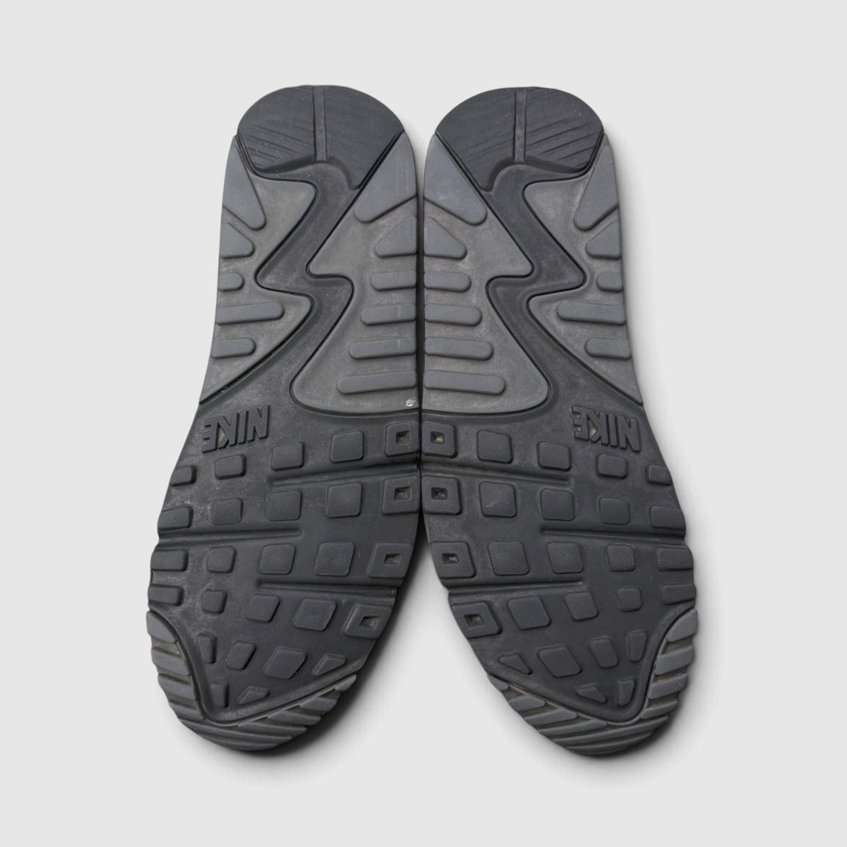 Nike Air Max 90, buty sportowe męskie w bardzo dobrym stanie rozmiar 41, podeszwa