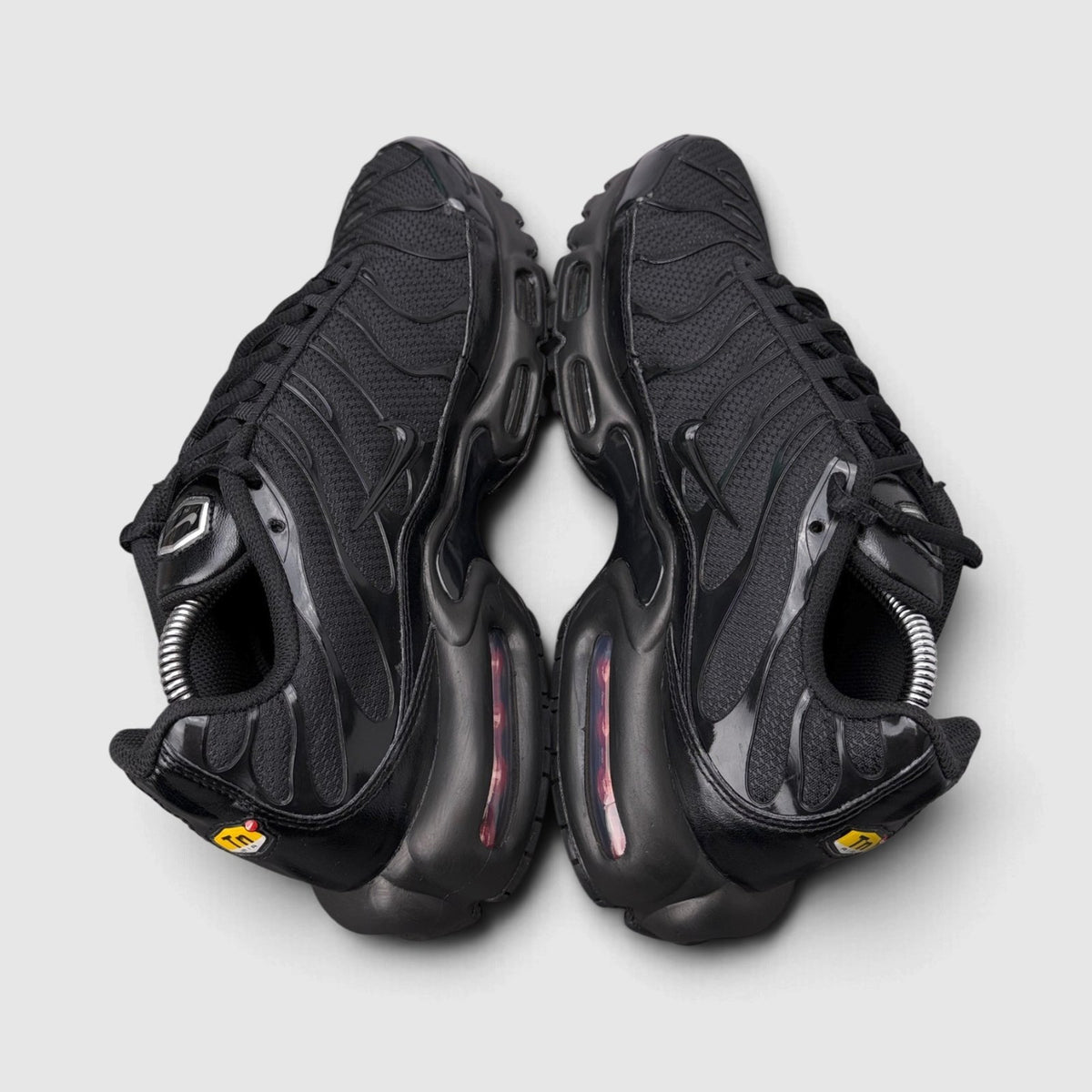 Nike Air Max Plus Triple Black, buty sportowe męskie w bardzo dobrym stanie rozmiar 44, widok z góry