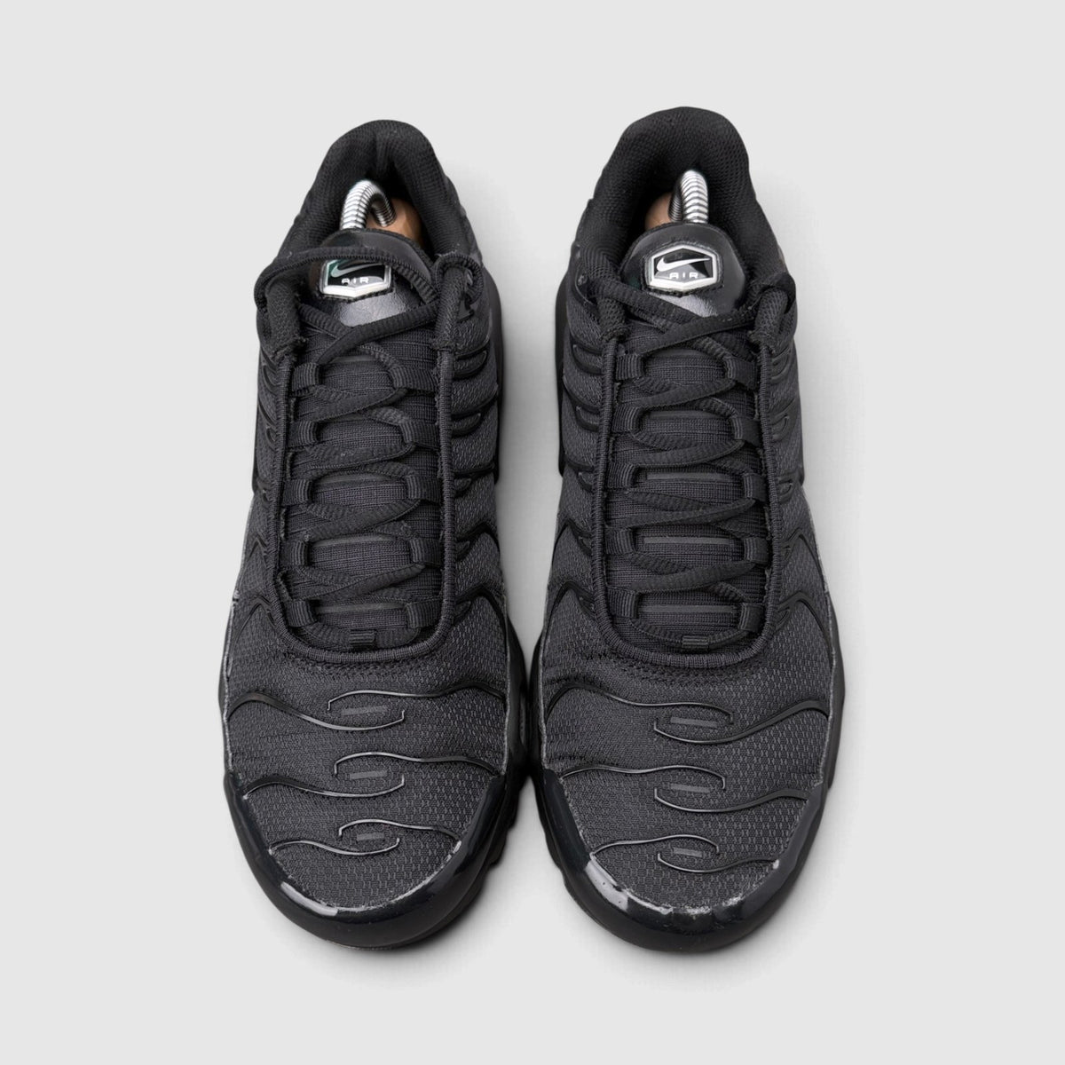 Nike Air Max Plus Triple Black, buty sportowe męskie w bardzo dobrym stanie rozmiar 44, widok z góry