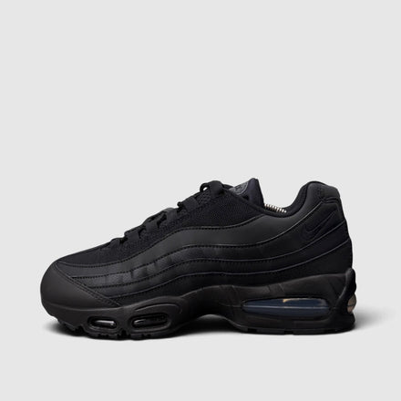 Nike Air Max 95 OG Black, buty sportowe męskie w bardzo dobrym stanie rozmiar 43, boczny profil, lewa strona
