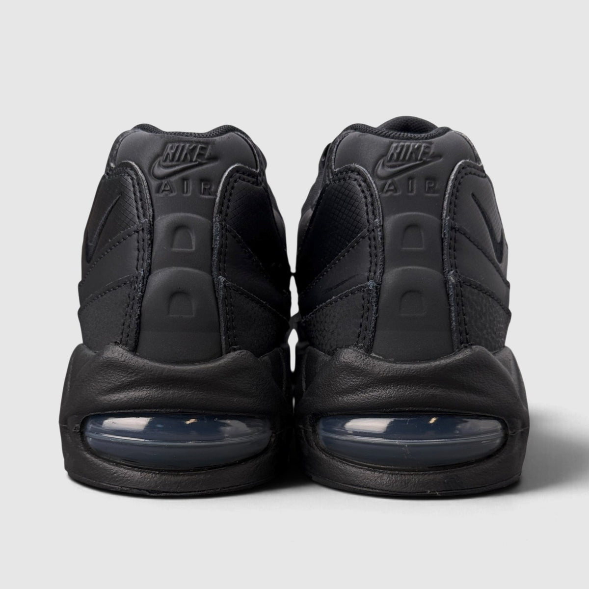 Nike Air Max 95 OG Black, buty sportowe męskie w bardzo dobrym stanie rozmiar 43, widok z tyłu
