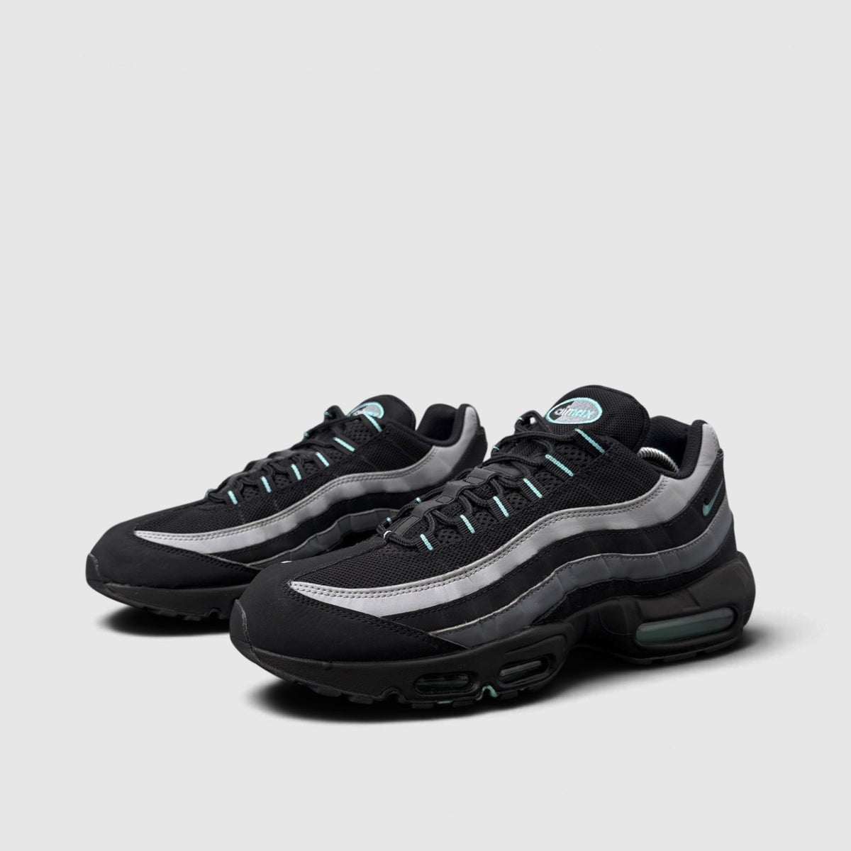 Nike Air Max 95 Aurora Green, buty sportowe męskie w bardzo dobrym stanie rozmiar 45.5, para butów