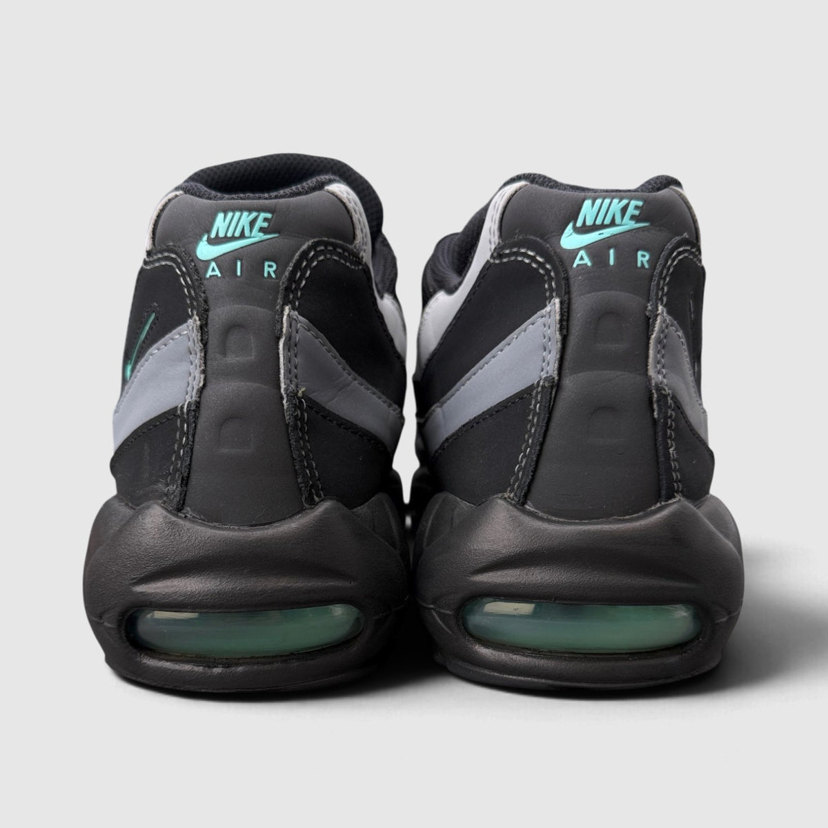 Nike Air Max 95 Aurora Green, buty sportowe męskie w bardzo dobrym stanie rozmiar 45.5, widok z tyłu